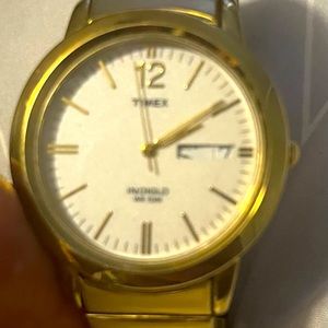 Men’s Timex Indiglo watch gold tone.